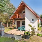 Comfortable Homes With A Summer Pool *