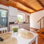 Comfortable Homes With A Summer Pool Hébergement de vacances