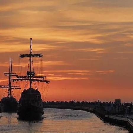 Comfortable Homes With A Summer Pool ダルウォボ