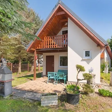 Comfortable Homes With A Summer Pool *