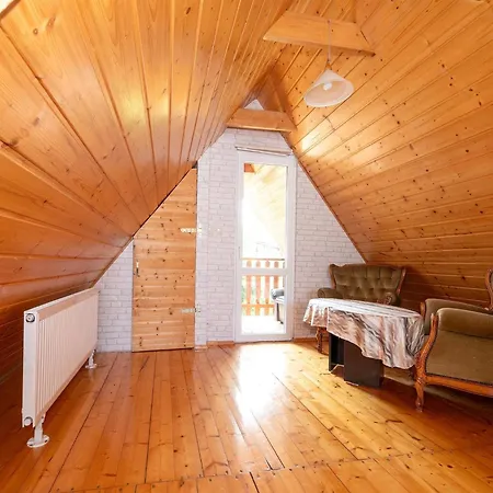 Comfortable Homes With A Summer Pool Holiday home