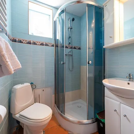 Comfortable Homes With A Summer Pool Holiday home