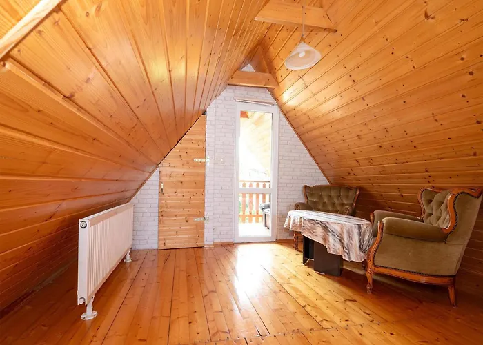 Comfortable Homes With A Summer Pool Holiday home