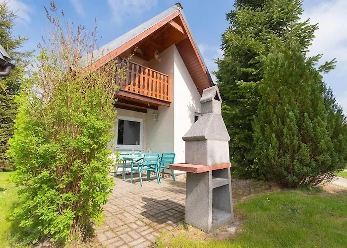 Comfortable Homes With A Summer Pool *